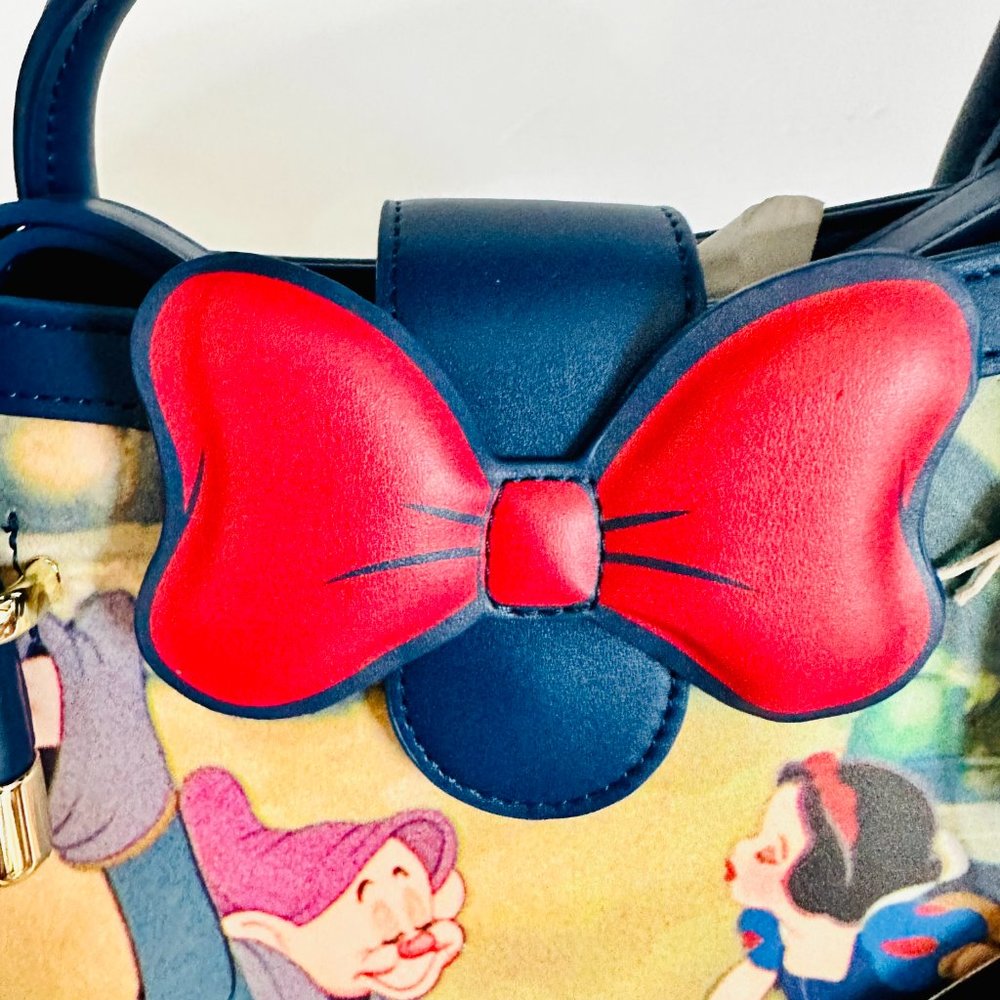 LOUNGEFLY DISNEY PRINCESS SNOW WHITE AND SEVEN DWARVES CROSSBODY SATCHEL - Picture 4 of 11